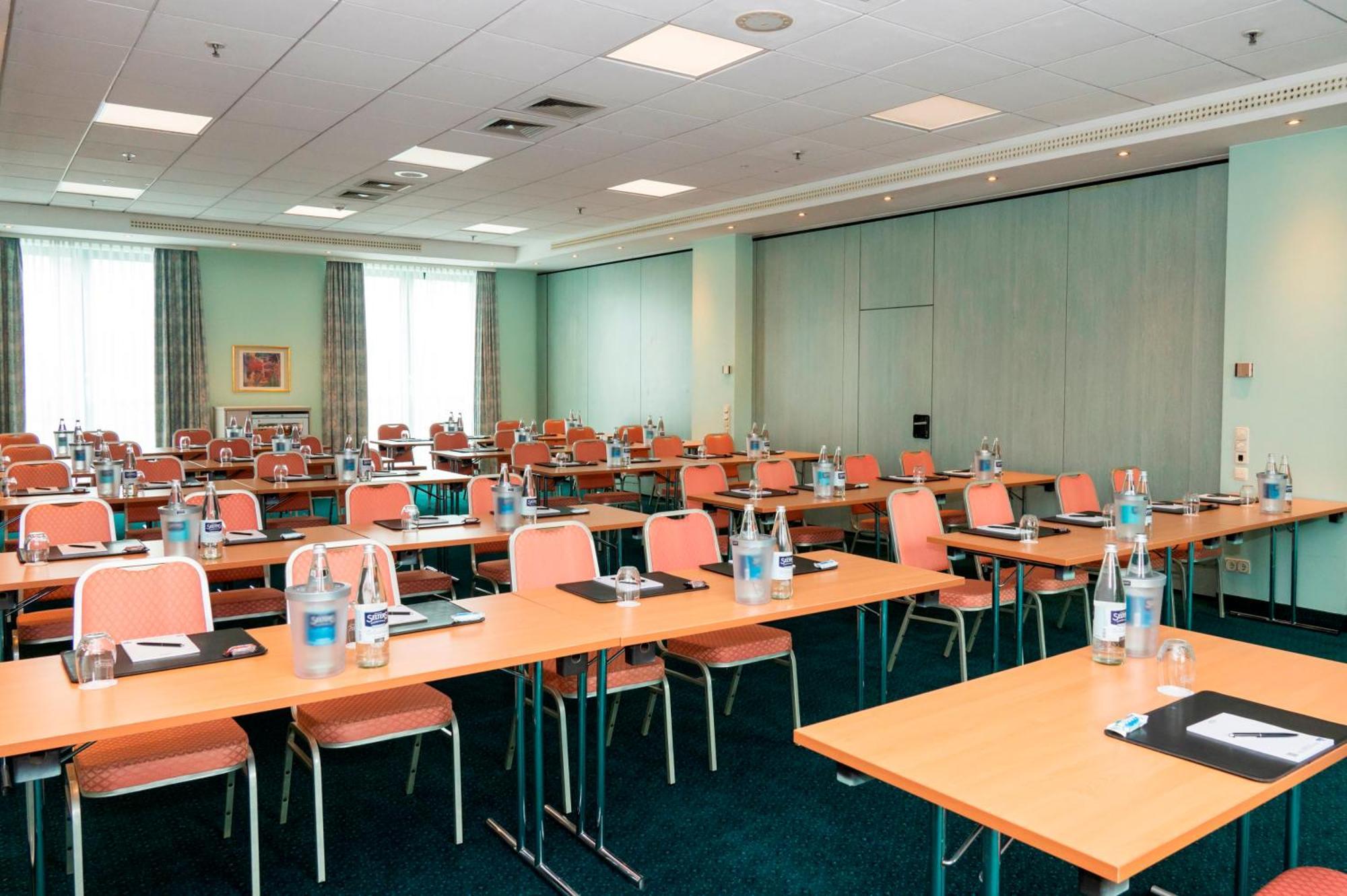 Amadeus Frankfurt 4*