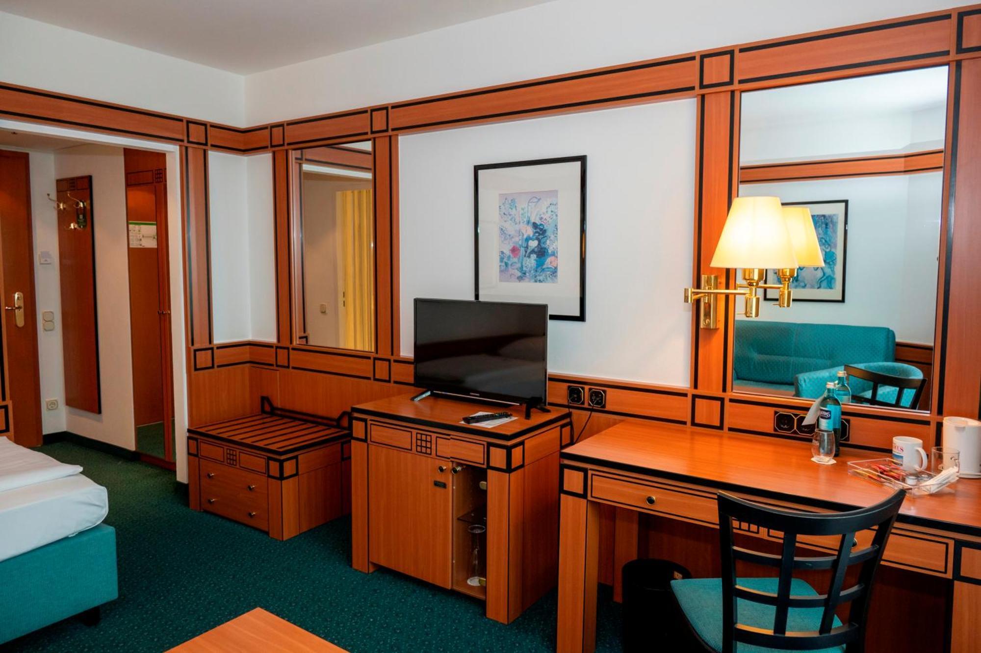 Amadeus Frankfurt Hotel 4*